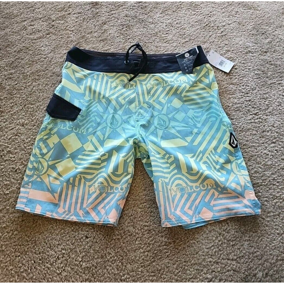 Volcom Boys Mod-Tech Ringer Boardshorts Shadow Lime Sz 18 Waist 29” NEW $45 - Picture 1 of 5